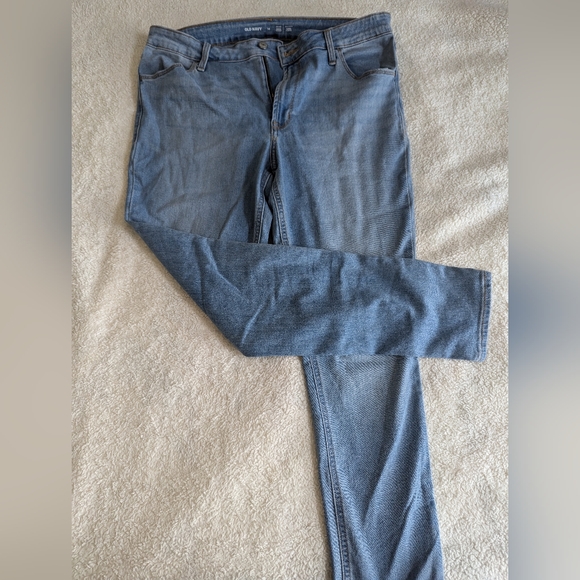 Old navy highrise super skinny jeans - Picture 3 of 8